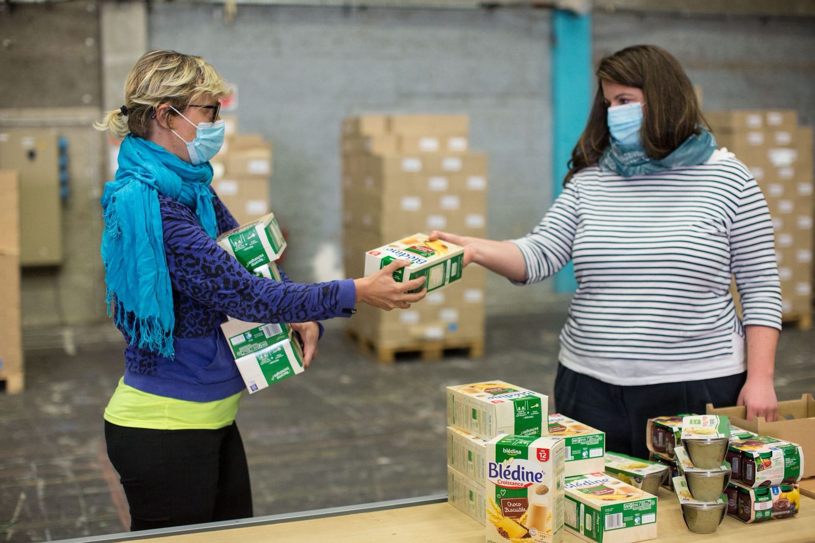 Remise de colis de produits pour bébés chez MaMaMa